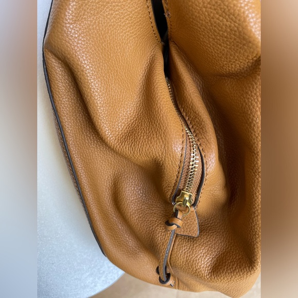 VINCE CAMUTO BAG. - Picture 6 of 14